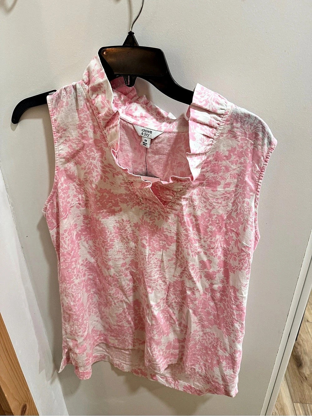 crown & ivy Floral Blouse in Pink & White Size Medium NWT
